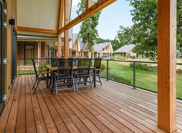 Guest house 380812 - Bungalow Noord Limburg - 6-persoons watervilla | 6CE2