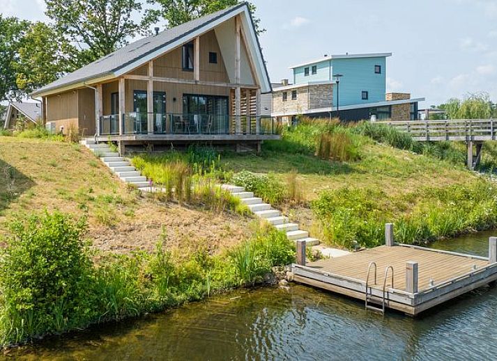 Guest house 380812 - Bungalow Noord Limburg - 6-persoons watervilla | 6CE2