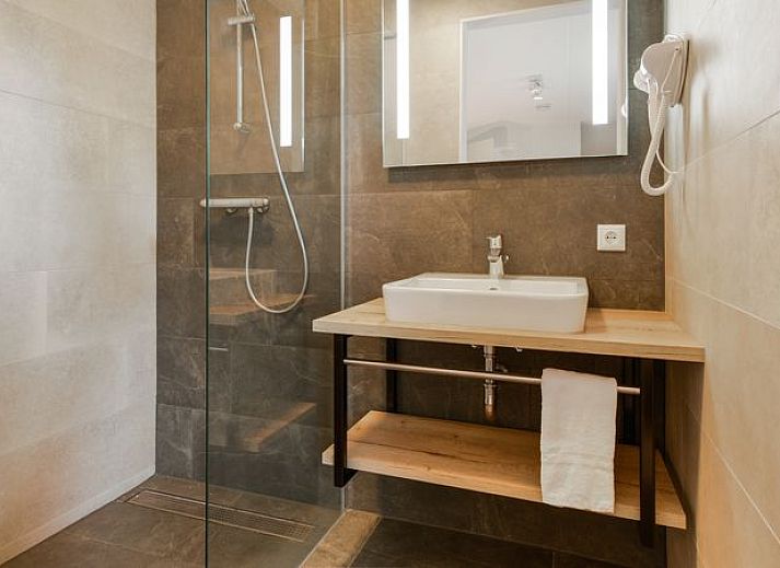 Guest house 380812 - Bungalow Noord Limburg - 6-persoons watervilla | 6CE2