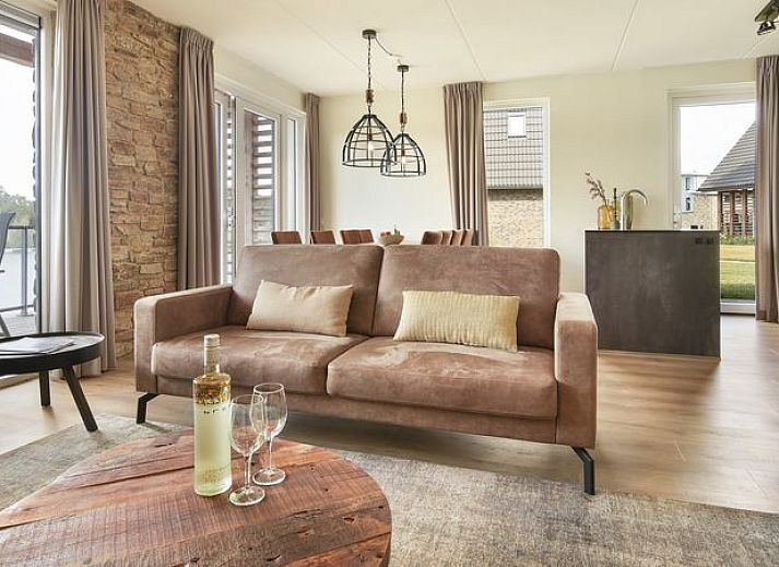 Guest house 380813 - Bungalow Noord Limburg - 8-persoons watervilla | 8CE