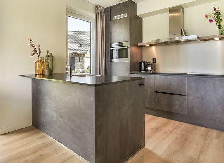 Guest house 380813 - Bungalow Noord Limburg - 8-persoons watervilla | 8CE