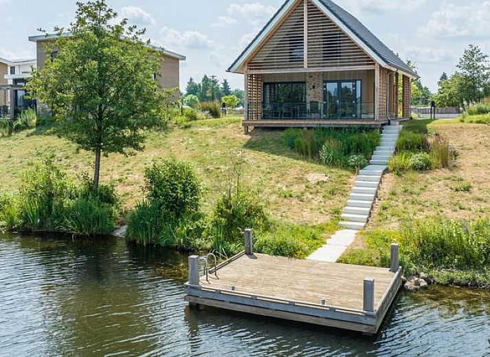 Guest house 380813 - Bungalow Noord Limburg - 8-persoons watervilla | 8CE