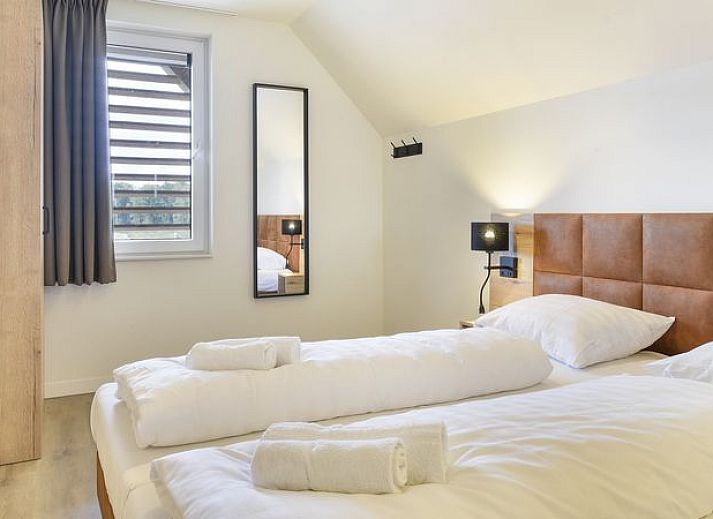 Guest house 380813 - Bungalow Noord Limburg - 8-persoons watervilla | 8CE