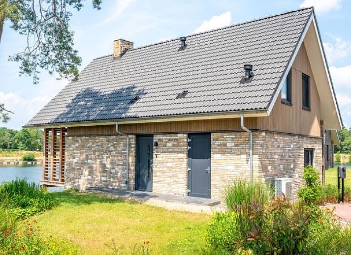 Guest house 380813 - Bungalow Noord Limburg - 8-persoons watervilla | 8CE