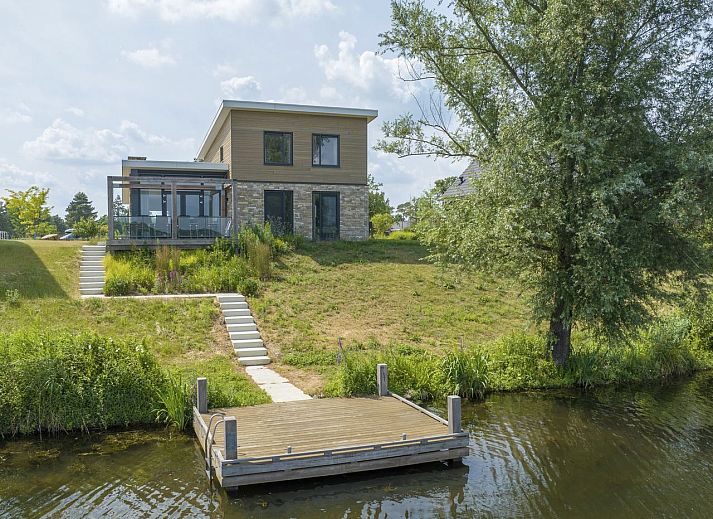Guest house 380814 • Bungalow Noord Limburg • 12-persoons watervilla | 12CE 