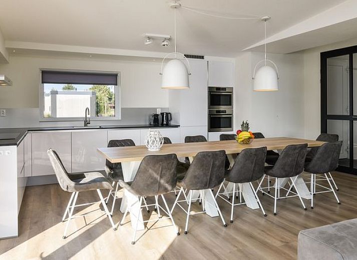 Guest house 380814 - Bungalow Noord Limburg - 12-persoons watervilla | 12CE