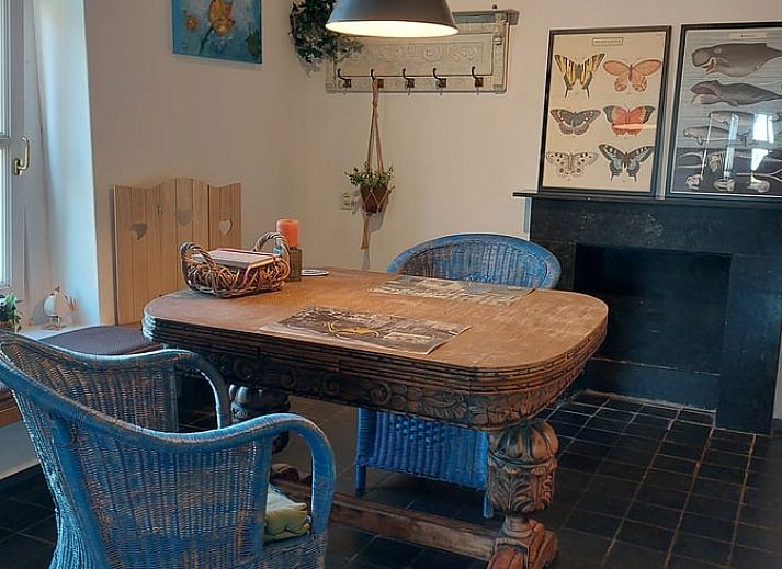 Rustiek Vakantiehuisje in Well, Noord Limburg, omgeven door groene natuur en charmante landelijke architectuur.