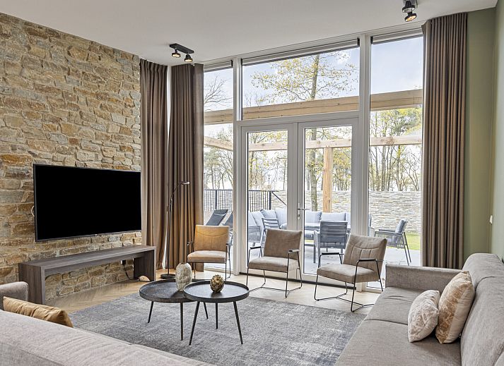 Relax in the luxurious bathroom of the 12-person wellness villa 12ELW in Well, North Limburg.