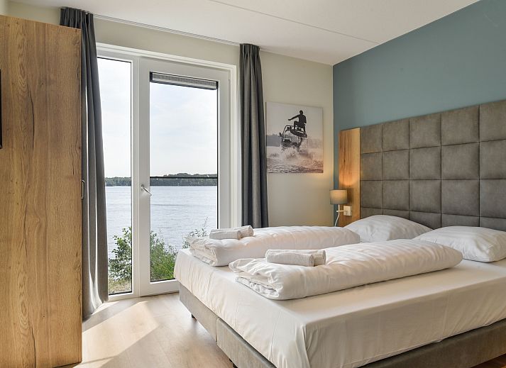 Verblijf 380858 - Bungalow Noord Limburg - 12-persoons watervilla | 12CE