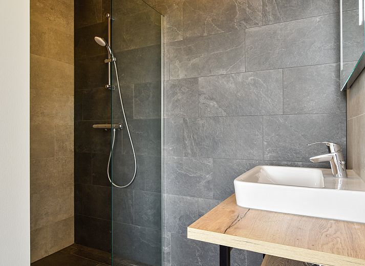 Verblijf 380858 - Bungalow Noord Limburg - 12-persoons watervilla | 12CE