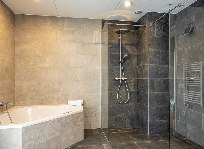 Guest house 380860 - Bungalow Noord Limburg - 4-persoons wellnessvilla | 4ELW