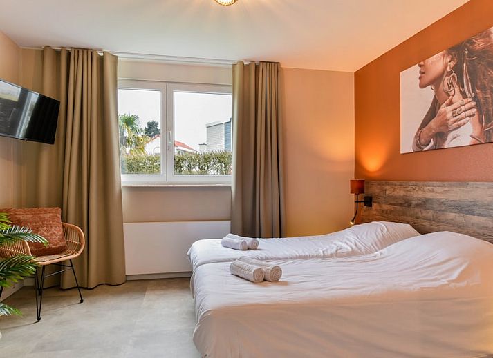 Gemuetliches Wohnzimmer in Wellness Villa 6, Arcen, Nord-Limburg. Gemuetliche Sitzecke mit warmen Farben und moderner Einrichtung im Ferienhaus.