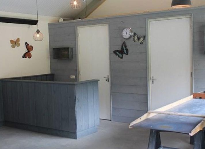 L006 vacation home in Arcen, Limburg with spacious garden and terrace for relaxation.