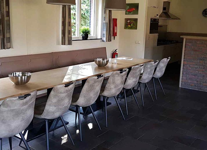 L006 vacation home in Arcen, Limburg with spacious garden and terrace for relaxation.