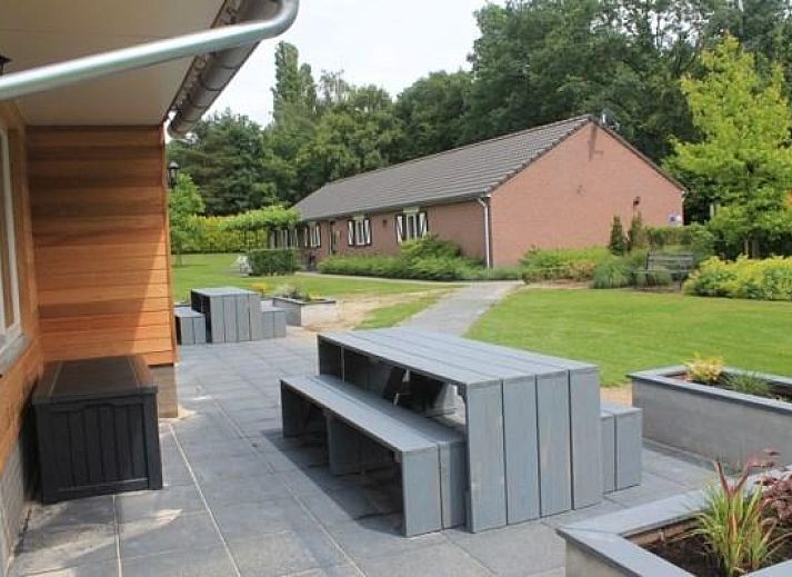 Interior of L006 vacation home in Arcen, Limburg with modern furnishings.