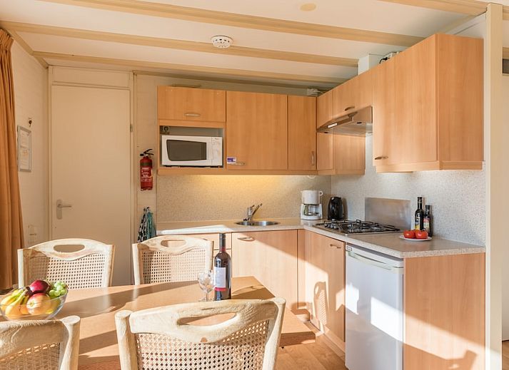 Geniessen Sie die Ruhe und den Frieden im Bungalow KVW4 in Arcen, Nordlimburg. Entspannen Sie sich auf der Terrasse mit Blick auf die gruene Natur.