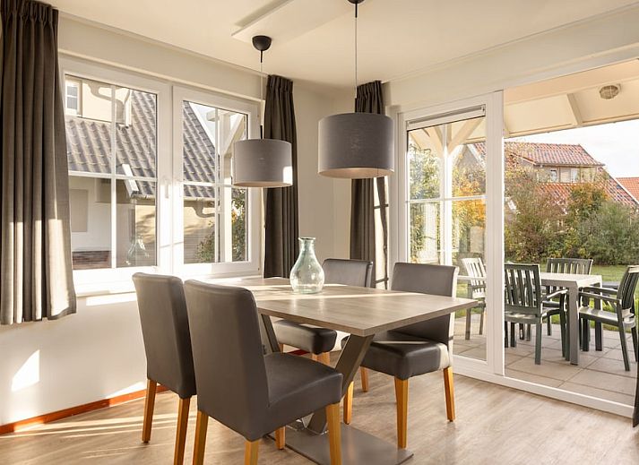 KVR4B Comfort vacation home in Arcen, North Limburg, with modern architecture and green surroundings for a relaxing stay.