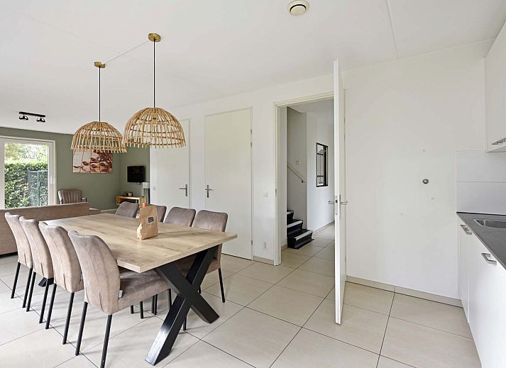 Detached house in Arcen, North Limburg, offers a modern vacation home with spacious driveway and green surroundings for a relaxing stay.