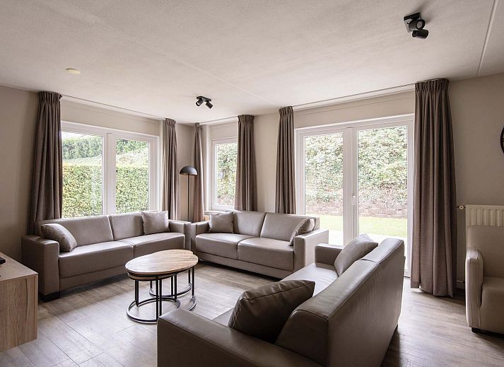 Vrijstaande woning in Arcen, Noord Limburg, biedt een ruim terras en groene omgeving voor een ontspannen vakantieverblijf.