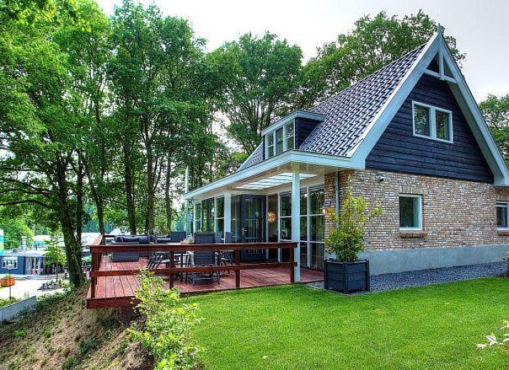 Villa Vallonne 6, a charming vacation home in Belfeld, North Limburg, with spacious veranda and green surroundings.