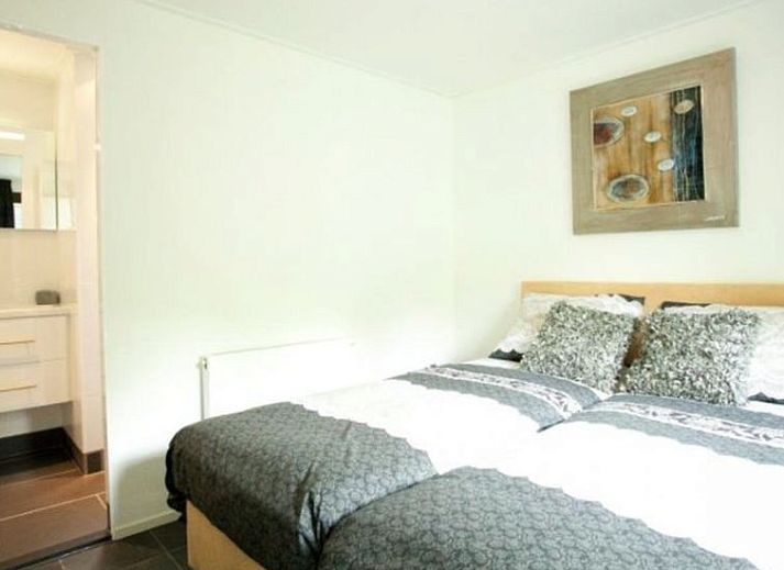 Binnenzwembad bij Vakantiehuis Cube Exclusif 4 in Belfeld, Noord Limburg, perfect voor ontspanning.