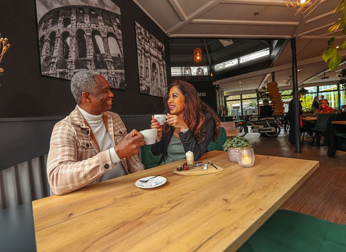 Comfortabele slaapkamer in Vakantiehuis Cube Exclusif 4, Belfeld, Noord Limburg, met stijlvol interieur.
