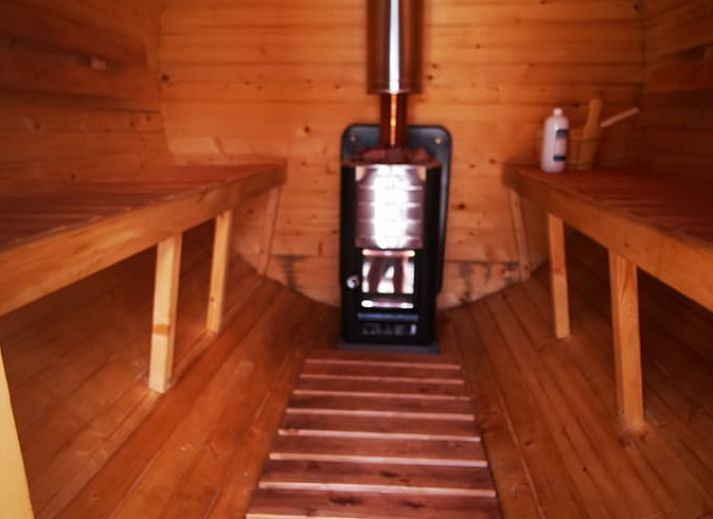 Modernes Badezimmer mit Doppelwaschbecken in einem Ferienhaus in Amerika, Nord-Limburg.