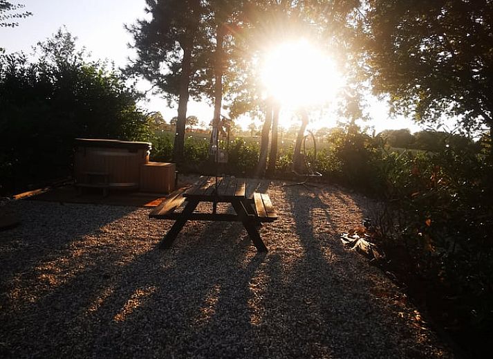 Modernes Badezimmer mit Doppelwaschbecken in einem Ferienhaus in Amerika, Nord-Limburg.