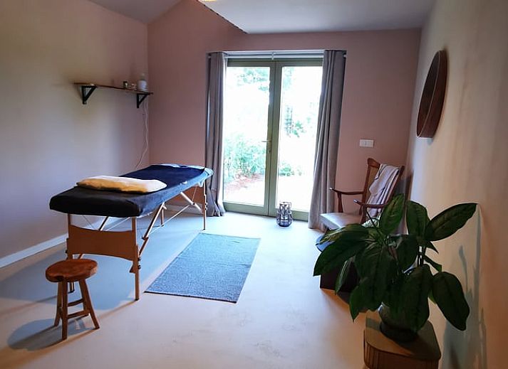 Gemuetlicher Whirlpool am Abend im Ferienhaus in Amerika, Limburg.