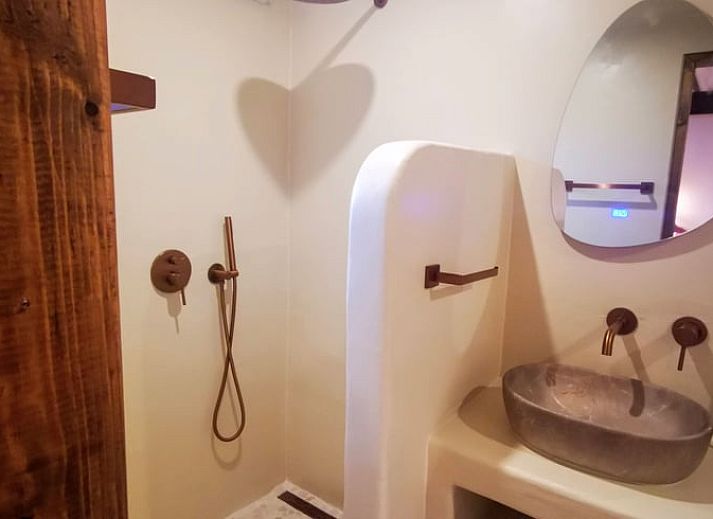 Cozy bedroom in Holiday Home in America, North Limburg, with comfortable beds and cozy lamps.