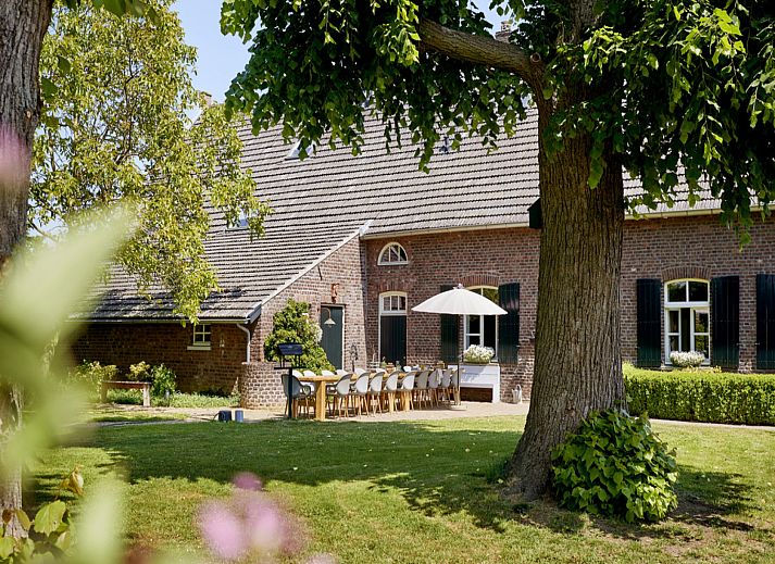 Guest house 383909 • Holiday property Noord Limburg • Luxe groepsaccommodatie voor 20 personen met 9 badkamers in