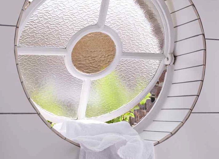 Gezellige woonkamer in vakantiehuis L277 in Baarlo, Noord Limburg met comfortabele banken en stijlvolle decoratie.