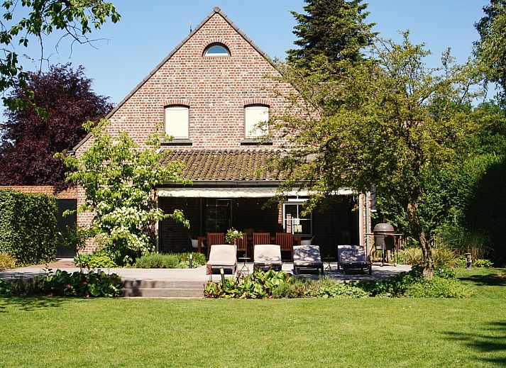 Vacation home L185 in Baarlo, North Limburg with spacious garden and terrace surrounded by green nature.