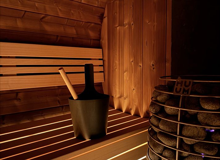 Vacation home L185 in Baarlo, North Limburg with spacious garden and terrace surrounded by green nature.