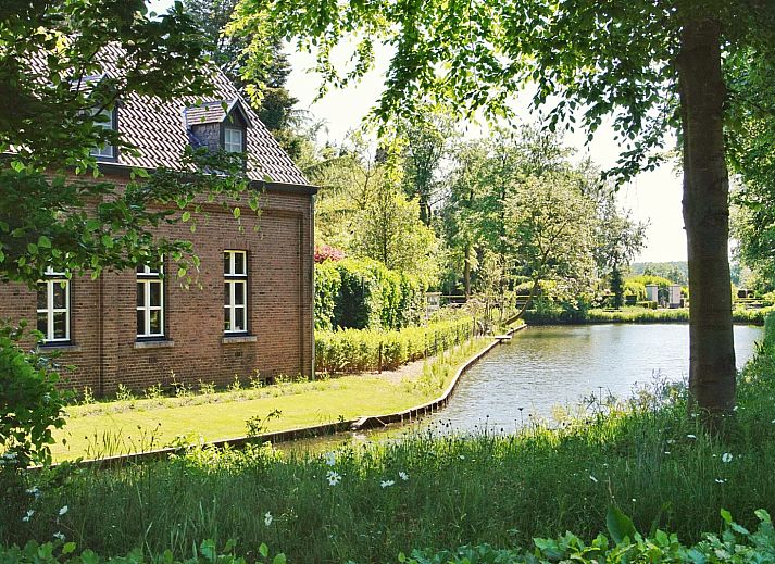 Vacation home L185 in Baarlo, North Limburg with spacious garden and terrace surrounded by green nature.