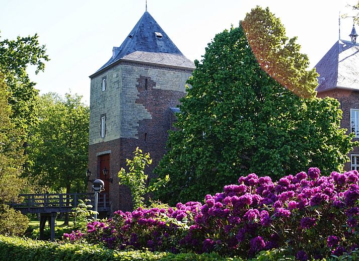 Discover the historic charm of vacation home L185 in Baarlo, North Limburg, with its beautiful brick architecture and green surroundings.