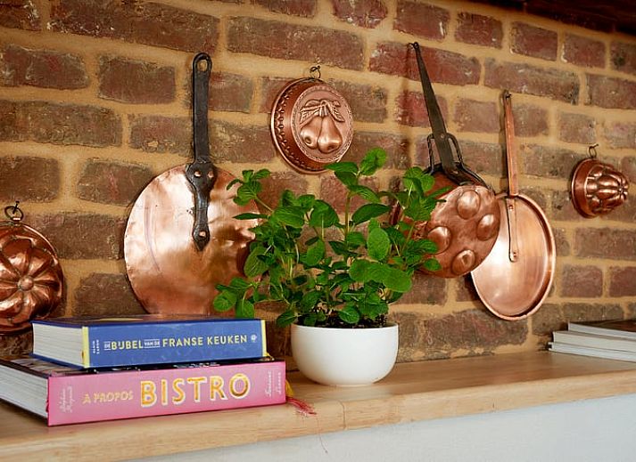 Gemuetliche Kueche im Ferienhaus in Baarlo, Nord-Limburg. Geniessen Sie moderne Annehmlichkeiten und rustikalen Charme in diesem Ferienhaus.