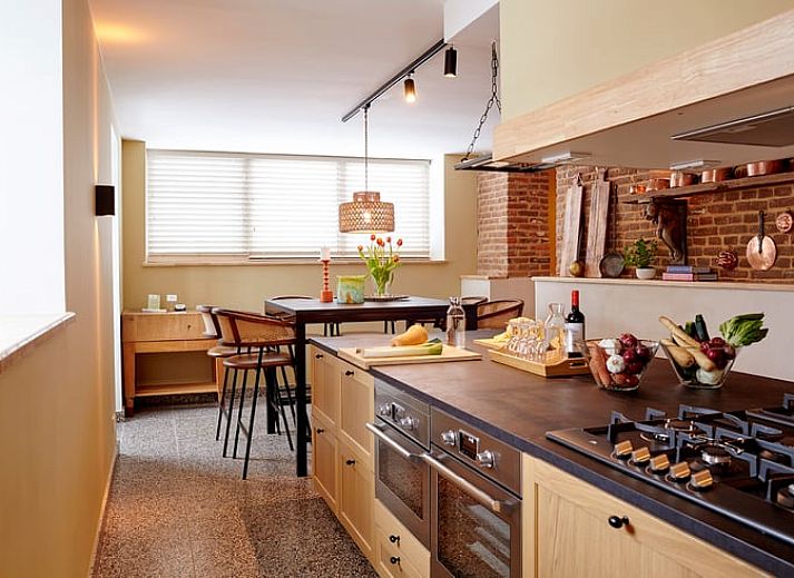 Gemuetliche Kueche im Ferienhaus in Baarlo, Nord-Limburg. Geniessen Sie moderne Annehmlichkeiten und rustikalen Charme in diesem Ferienhaus.