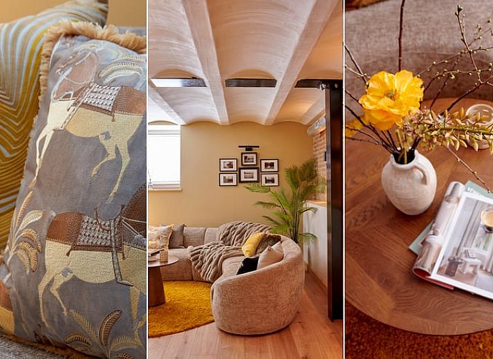 Gemuetliches Wohnzimmer im Ferienhaus in Baarlo, Nord-Limburg mit stilvoller Einrichtung und bequemem Ecksofa.