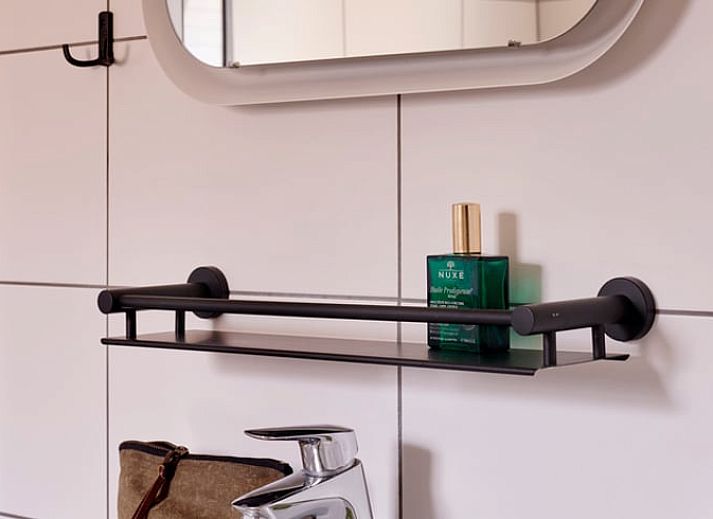 Vers sap en glazen op tafel in vakantiehuis Huisje in Baarlo, Limburg, voor een verfrissende pauze.