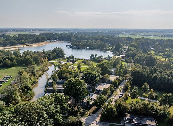 Stijlvolle woonkamer van Bos Cottage in Maasbree, Noord Limburg, een knus vakantiehuis voor 6 personen met modern design.