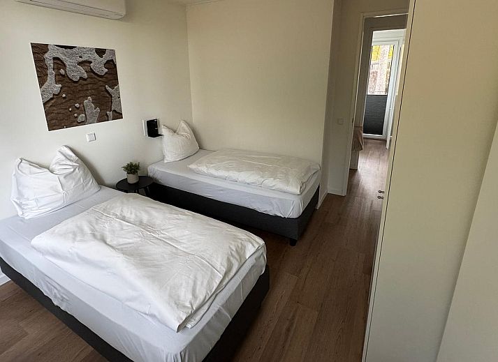 Bos Lodge in Maasbree, Noord Limburg, biedt ruimte voor 8 personen in een modern vakantiehuis omringd door groene natuur.