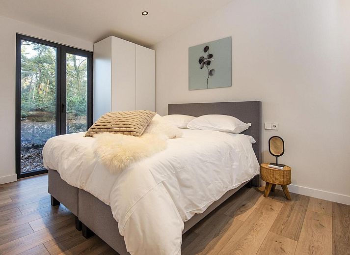 Waldhaeuschen mit Sauna und Whirlpool in Maasbree, Nord-Limburg. Geniessen Sie die moderne Veranda dieses schoenen Ferienhauses fuer 4 Personen.