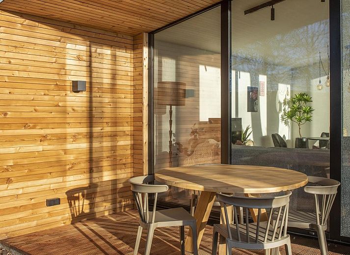 Entspannen Sie sich im luxurioesen Badezimmer von Bos Cottage mit Sauna und Whirlpool in Maasbree, Nord-Limburg. Geniessen Sie die Ruhe und die Natur in diesem Ferienhaus.