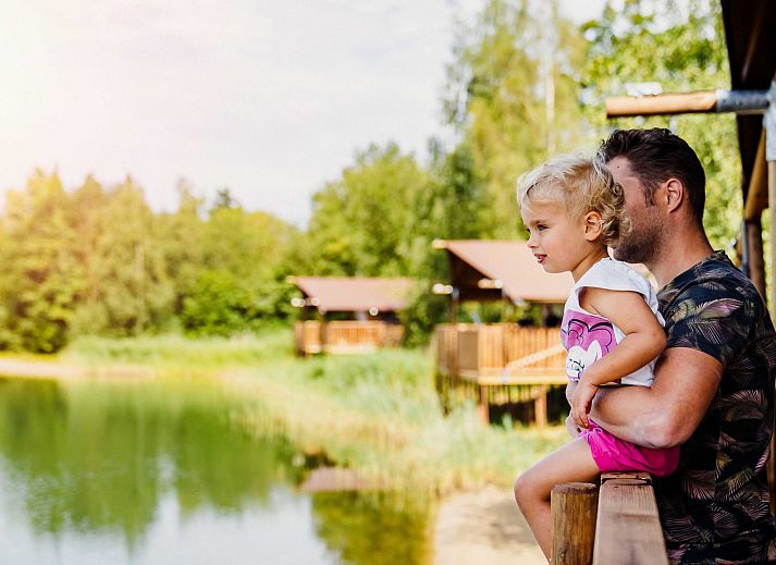 Entspannen Sie sich im luxurioesen Badezimmer von Bos Cottage mit Sauna und Whirlpool in Maasbree, Nord-Limburg. Geniessen Sie die Ruhe und die Natur in diesem Ferienhaus.