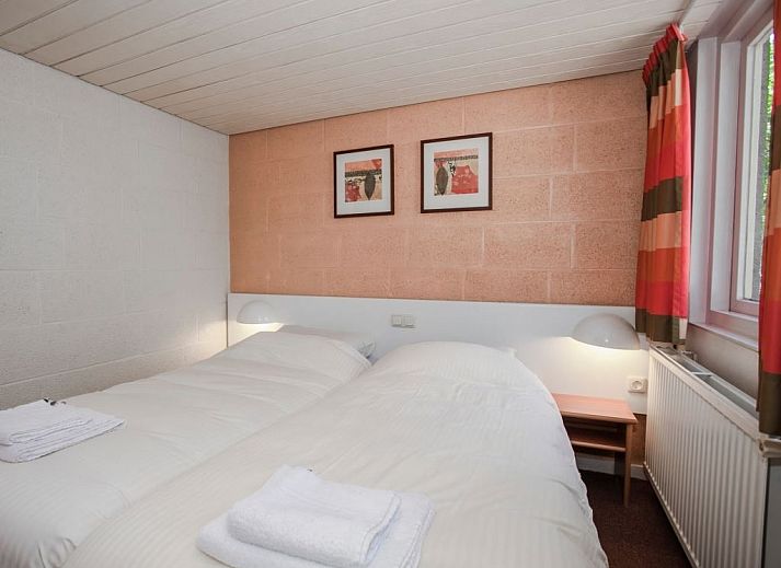 De Lommerbergen 4-Personen-Bungalow in Reuver, Limburg, umgeben von gruener Natur und ruhiger Umgebung.