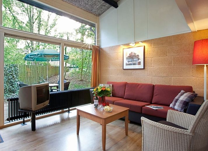 De Lommerbergen 4-Personen-Bungalow in Reuver, Limburg, umgeben von gruener Natur und ruhiger Umgebung.