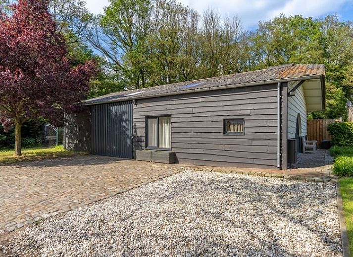 Vorderansicht von Cottage in Merselo, einem charmanten Ferienhaus in Nord-Limburg, umgeben von Natur.
