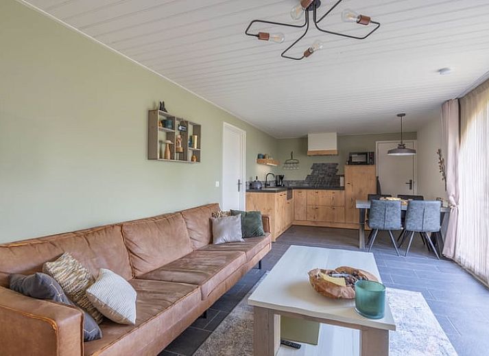 Sonnenuntergang im Cottage in Merselo, Ferienhaus in Nord-Limburg mit schoener gruener Umgebung.