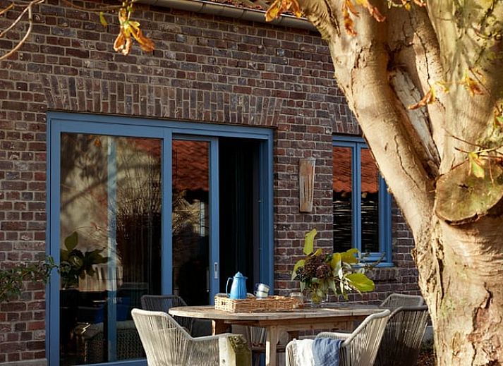 Geniet van het terras bij Vakantiehuisje in Sevenum, een charmante vakantiewoning in het groene Noord Limburg.